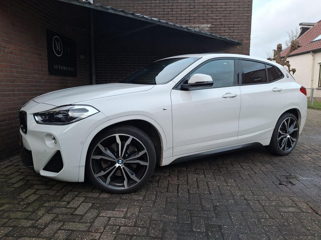BMW X2 SDrive20i High Executive M-Sport 192PK Panoramadak /, Auto's, 1998 cc, 1435 kg, Alcantara, Wit