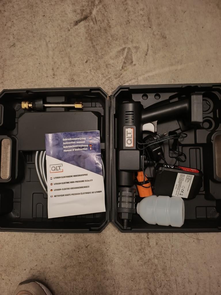 QLT Lithium Elektrische Hogedrukspuit 21V, Ophalen of Verzenden, Zo goed als nieuw, Accu, QLT
