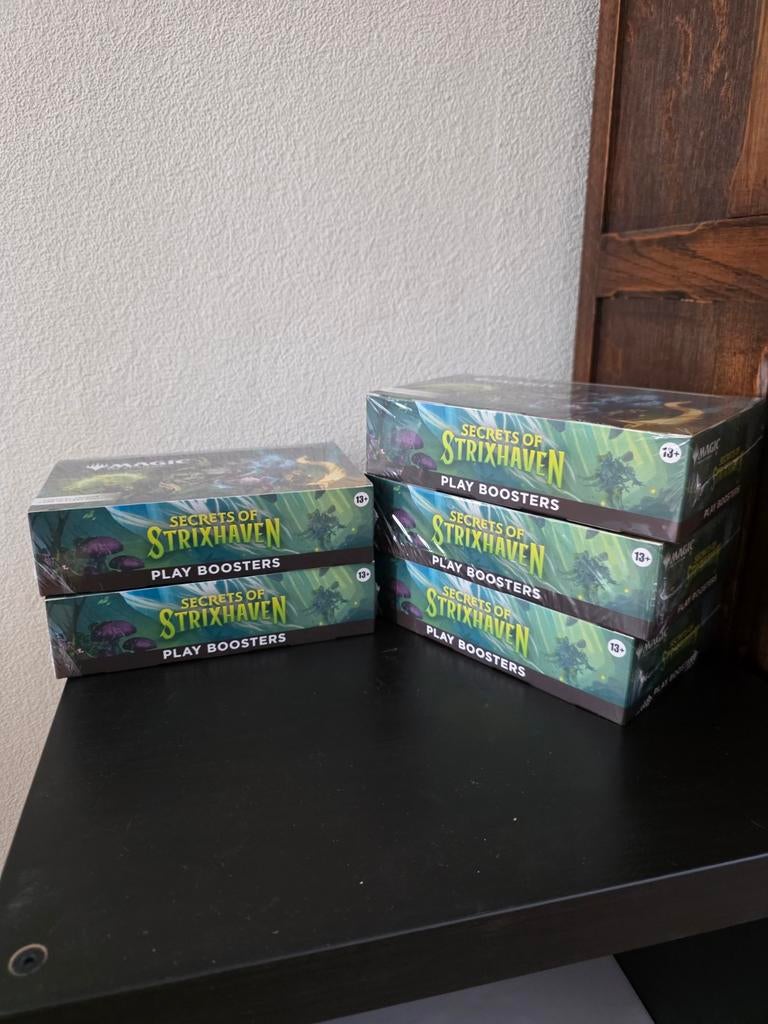 Magic the Gathering: Secrets of Strixhaven Play Booster Box, Ophalen of Verzenden, Nieuw, Boosterbox