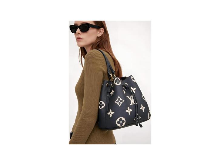 Nieuw! %100 Echt Lederen Louis Vuitton NéoNoé Wild at Heart, Sieraden, Tassen en Uiterlijk, Tassen | Damestassen, Nieuw, Schoudertasje