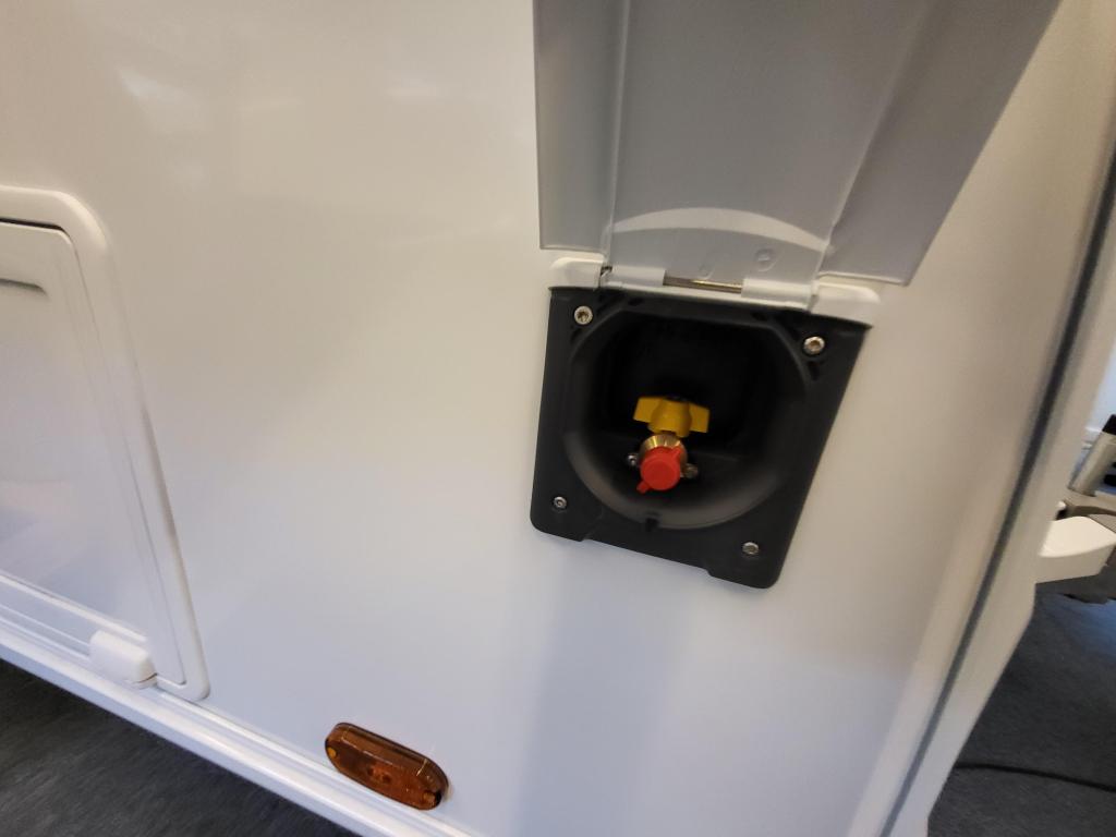 Knaus Sport 500 KD; zeer compleet uitgevoerd af fabriek, Schokbreker, Bedrijf, Treinzit, Knaus