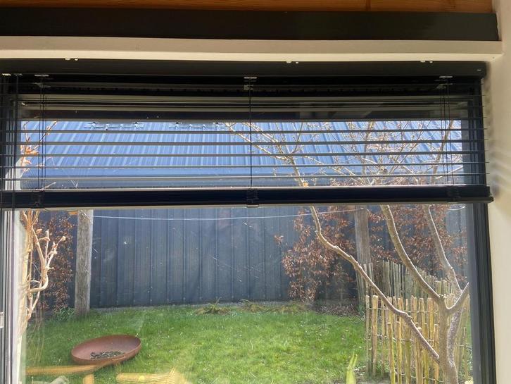 Zwarte Luxaflex - 1.75m breed, 2.30m hoog, Huis en Inrichting, Stoffering | Gordijnen en Lamellen, Gebruikt, 200 cm of meer, 150 tot 200 cm