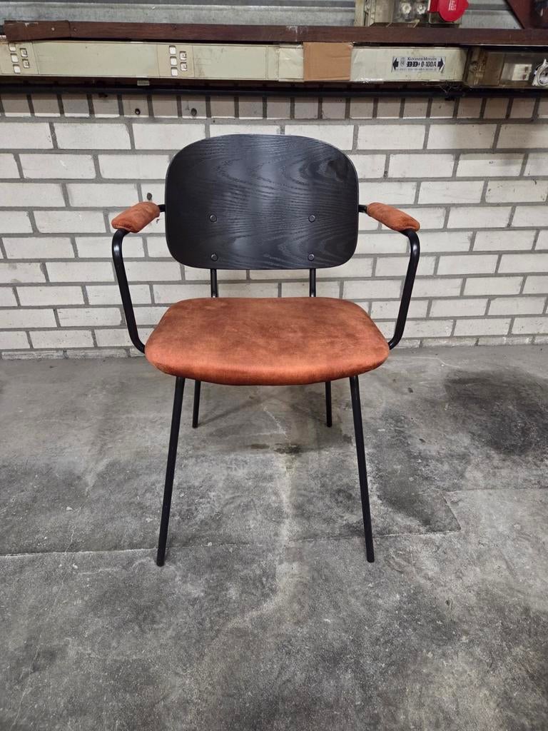 6 Stoelen roestkleur met zwarte poten en rugleuning, Ophalen, Zwart, Nieuw, Metaal