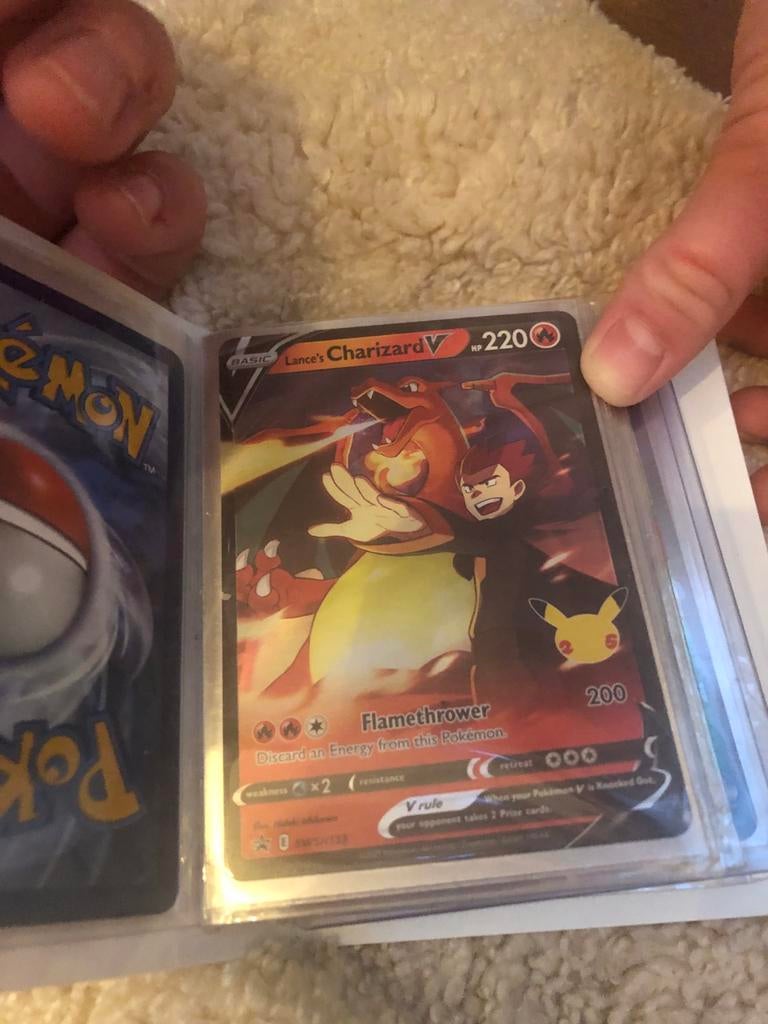Lance's Charizard V Pokémon Kaart Celebrations, Hobby en Vrije tijd, Verzamelkaartspellen | Pokémon, Ophalen of Verzenden, Zo goed als nieuw