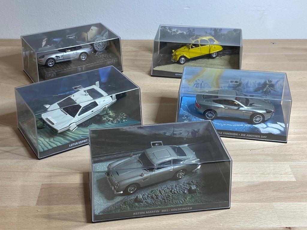 5 James Bond diorama schaalmodel auto's, Hobby en Vrije tijd, Modelauto's | 1:43, Ophalen of Verzenden, Zo goed als nieuw, Auto