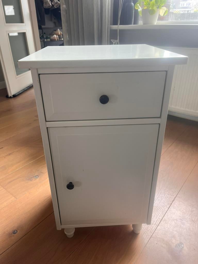 Nachtkastje ikea, Huis en Inrichting, Slaapkamer | Nachtkastjes, Ophalen, Gebruikt, Minder dan 45 cm, 55 tot 70 cm