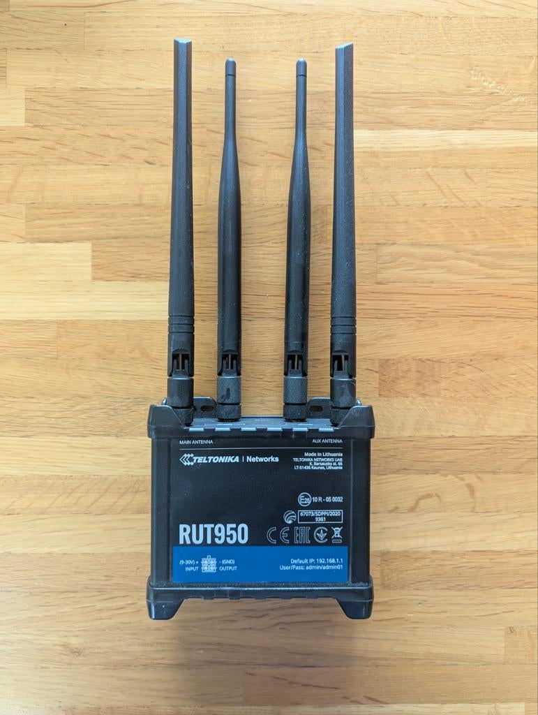Teltonika RUT950 LTE Router + WIFI, Computers en Software, Routers en Modems, Ophalen of Verzenden, Zo goed als nieuw, Router met modem