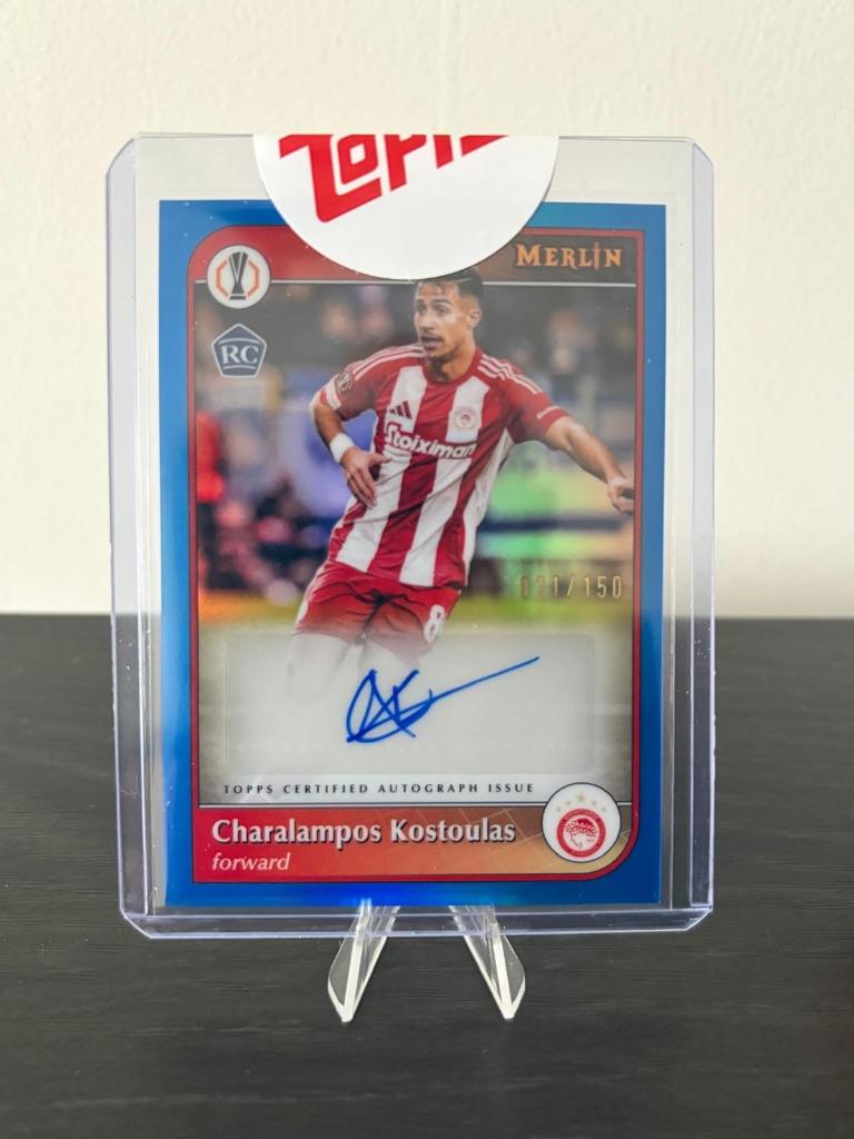 Charalampos Kostoulas - Topps Merlin 24/25 - Blue - /150, Ophalen of Verzenden, Nieuw, Buitenlandse clubs, Spelerskaart