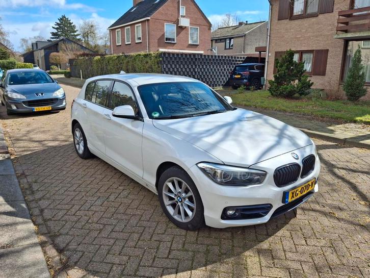 BMW 1-Serie 116i 109pk 2019 Metallic Wit.  89.103 km., Auto's, BMW, Particulier, 1-Serie, Airbags, Airconditioning, Alarm, Bluetooth