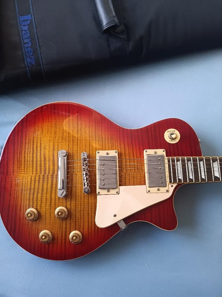 Elektronische gitaar Siverstone met Roland versterker, Muziek en Instrumenten, Ophalen, Zo goed als nieuw, Gitaar, Minder dan 50 watt