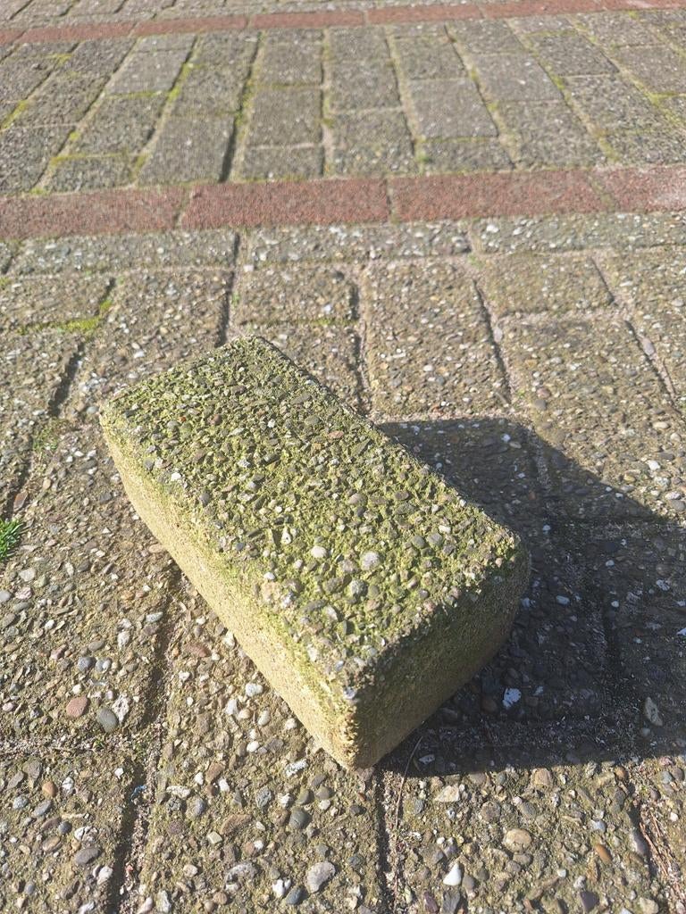 Gratis af te halen: Betonklinkers rood/zwart/geel, ca. 60m2, Tuin en Terras, Tegels en Klinkers, Ophalen, Gebruikt, Klinkers, 10 m² of meer