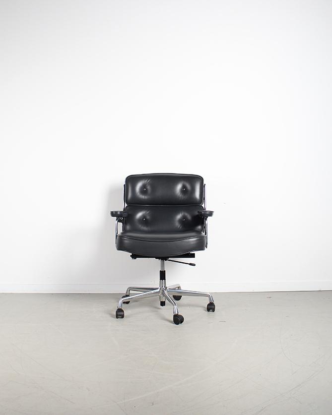 1x Vitra Eames Lobby Chair ES 104 stoel Donker Grijs Leer, Niet ingevuld, Niet ingevuld, Ophalen of Verzenden, Zo goed als nieuw
