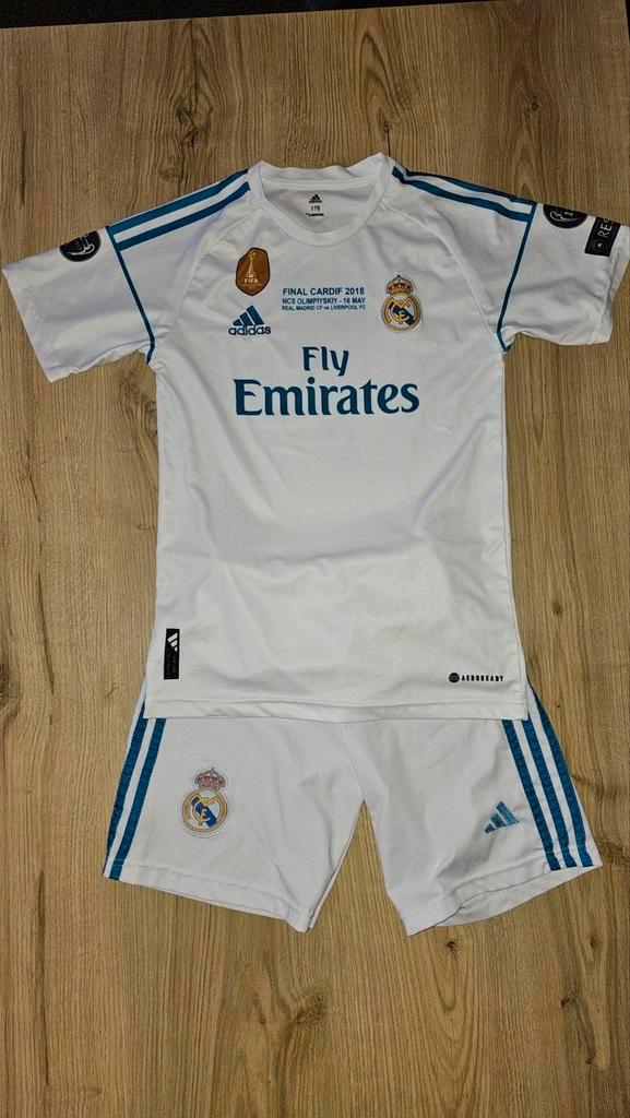 Real Madrid Ronaldo voetbalsetje maat 176, Kinderen en Baby's, Kinderkleding | Maat 176, Zo goed als nieuw, Jongen, Setje, Ophalen of Verzenden