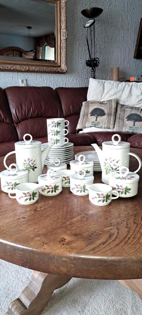 Villeroy & Boch servies met roosjes, Huis en Inrichting, Keuken | Servies, Ophalen of Verzenden