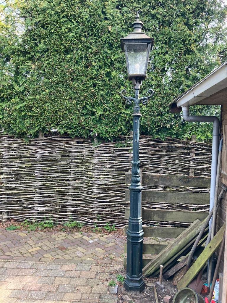 Gietijzer lantaarnpaal / lantaarn, Ophalen, Gebruikt, Staande lamp, Netvoeding