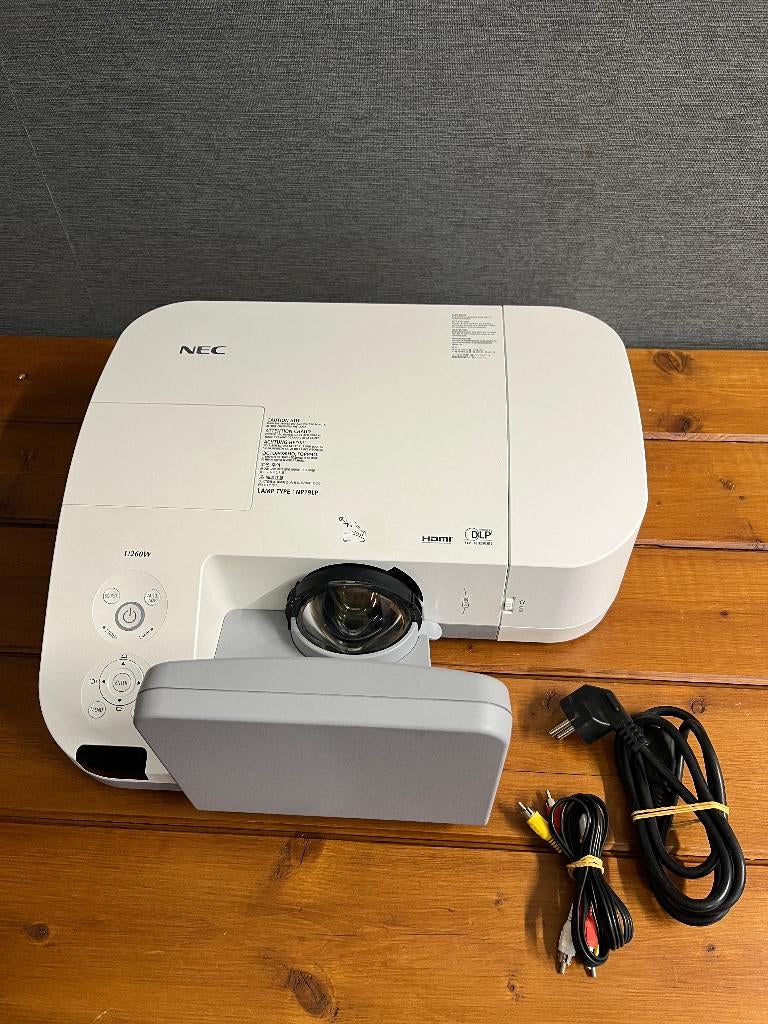 NEC beamer U260W . Goed werkend en in nette staat ., Audio, Tv en Foto, Beamers, Ophalen of Verzenden, Gebruikt, Overige technologieën