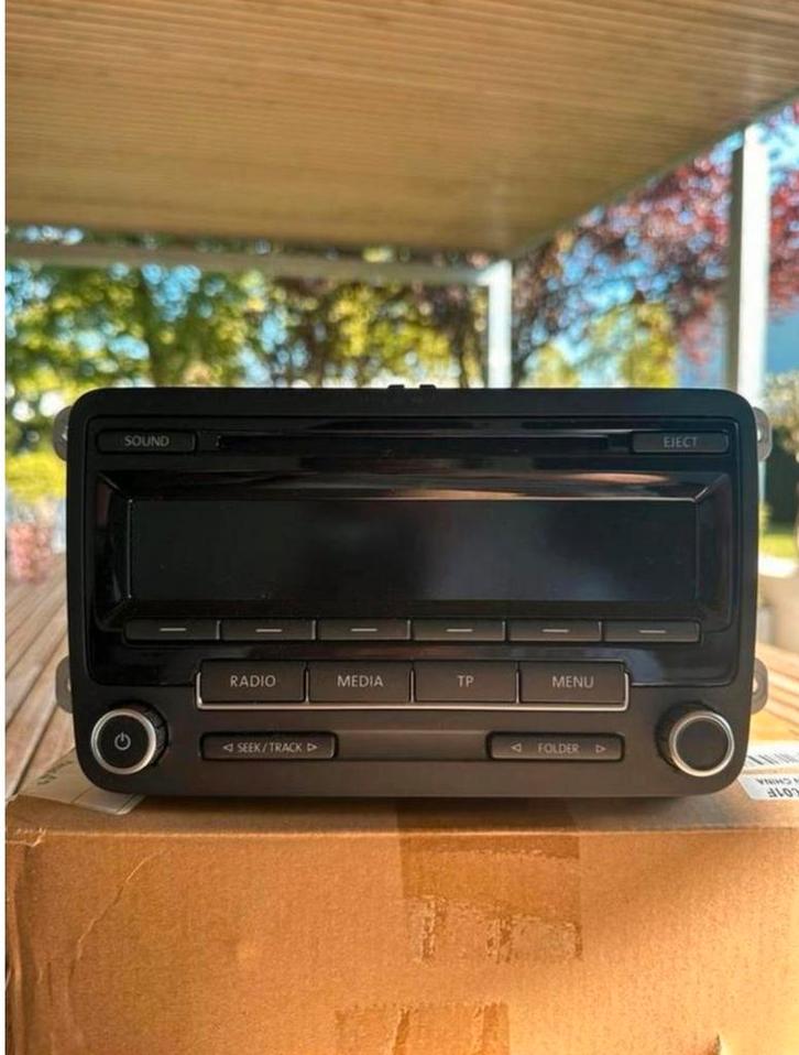 RCD 310 radio | VW/SEAT/SKODA, Auto diversen, Autoradio's, Zo goed als nieuw, Ophalen of Verzenden