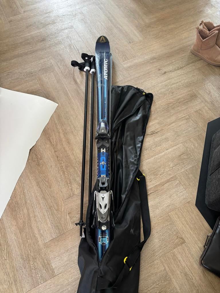Atomic ski's met stokken, Sport en Fitness, Skiën en Langlaufen, 160 tot 180 cm, Gebruikt, Ophalen of Verzenden, Atomic