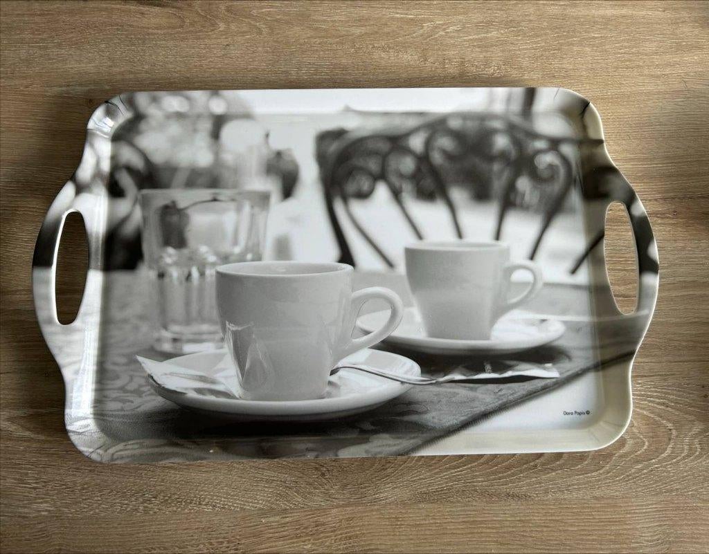 Dienblad koffie kop en schotel Dora Papis, Ophalen of Verzenden, Gebruikt, Rechthoekig, Kunststof