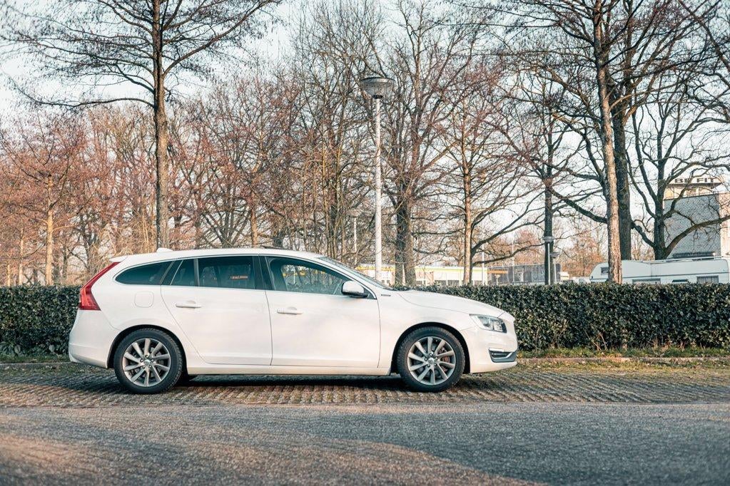 Volvo V60 2.4 D6 Twin Engine R-Design, Auto's, Volvo, Automaat, Wit, Vierwielaandrijving, 1880 kg