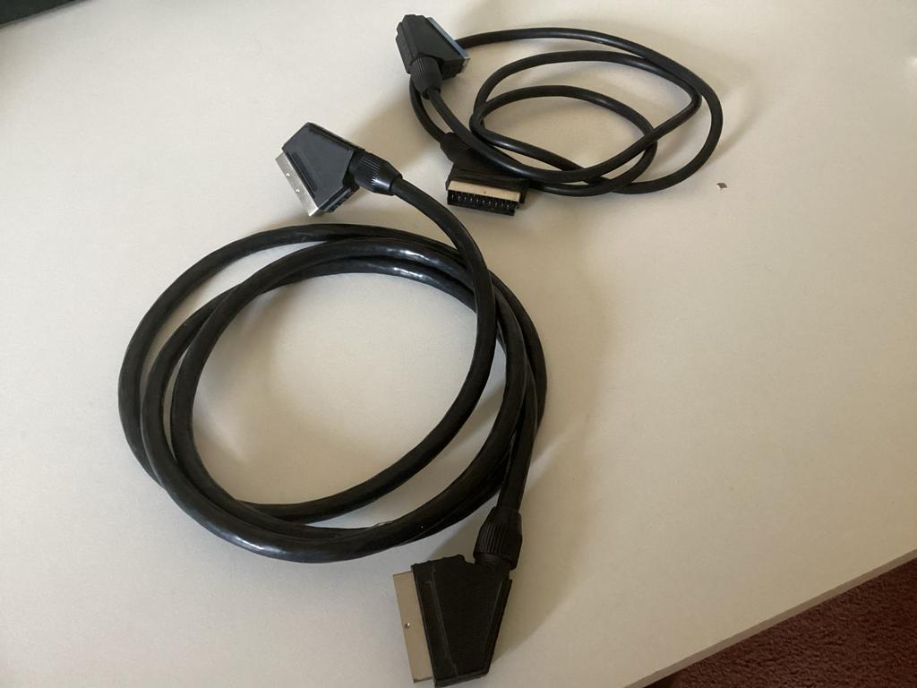2x SCART kabels, Ophalen of Verzenden, Gebruikt, Minder dan 2 meter, Scartkabel