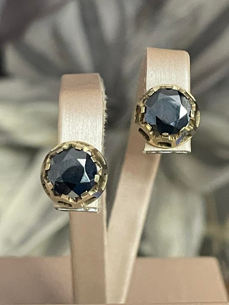 Antieke 14 karaat gouden oorstekers met hematiet, Sieraden, Tassen en Uiterlijk, Antieke sieraden, Ophalen of Verzenden, Goud