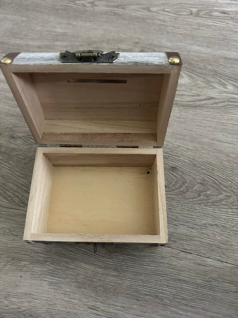 Houten schatkist spaarpot -, Verzamelen, Spaarpotten, Ophalen, Nieuw, Hout, Overige thema's