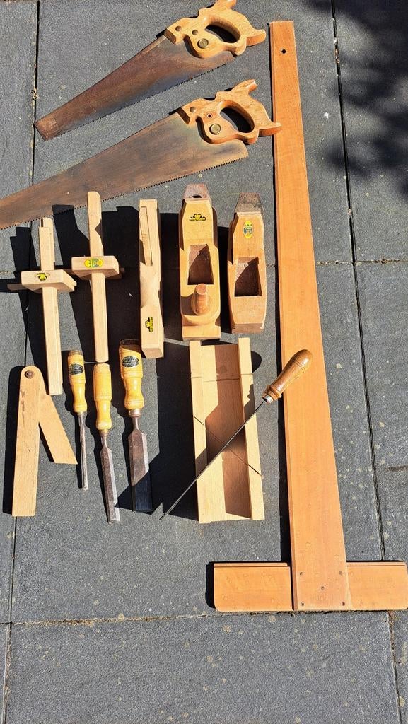 Oud timmermans gereedschap, Ophalen