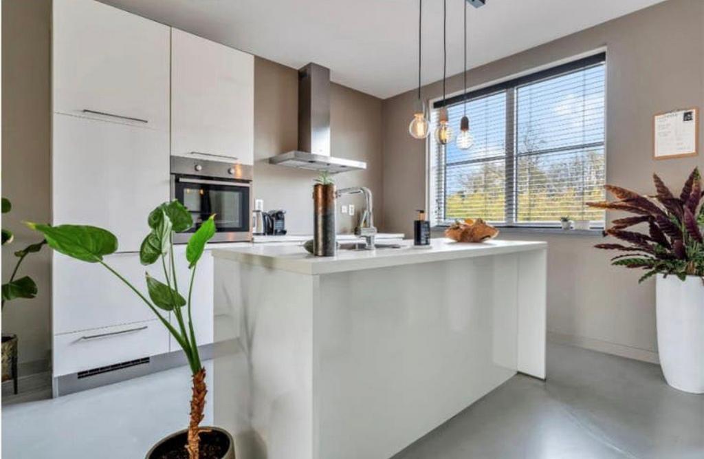 VOOR 27 APRIL OPHALEN ! - Keuken met los eiland, Ophalen, 4 kookzones, Zo goed als nieuw, Inbouw