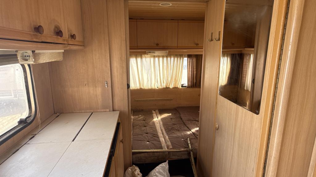 Dethleffs Camper 430 T bouwjaar 1989 met voortent en luifel, Caravans en Kamperen, Overige typen, Bedrijf, 500 - 750 kg, Kachel