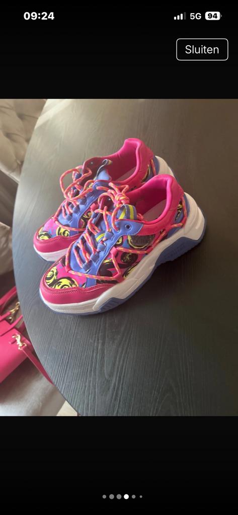 Mooie schoenen versace 41, Kleding | Dames, Schoenen, Ophalen of Verzenden, Zo goed als nieuw, Zwart, Sneakers of Gympen