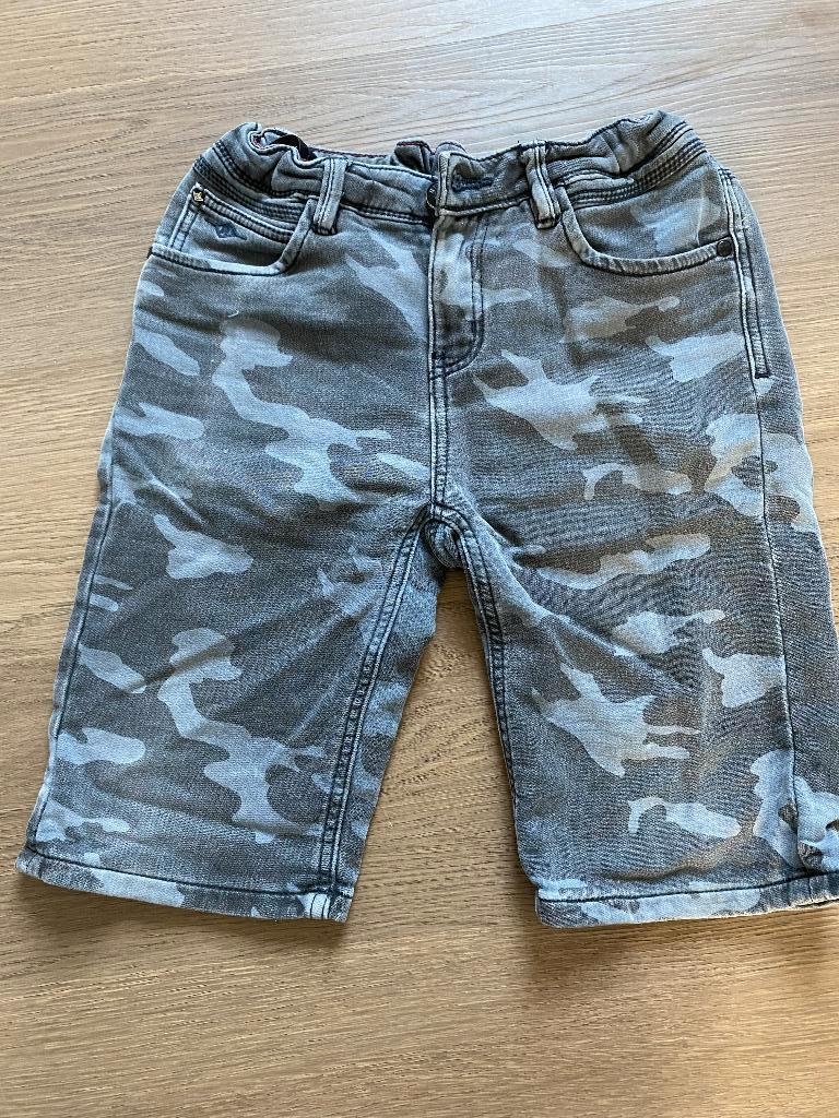 Korte broek Mitch Legerprint mt 158, Kinderen en Baby's, Kinderkleding | Maat 158, Broek, Ophalen of Verzenden, Zo goed als nieuw