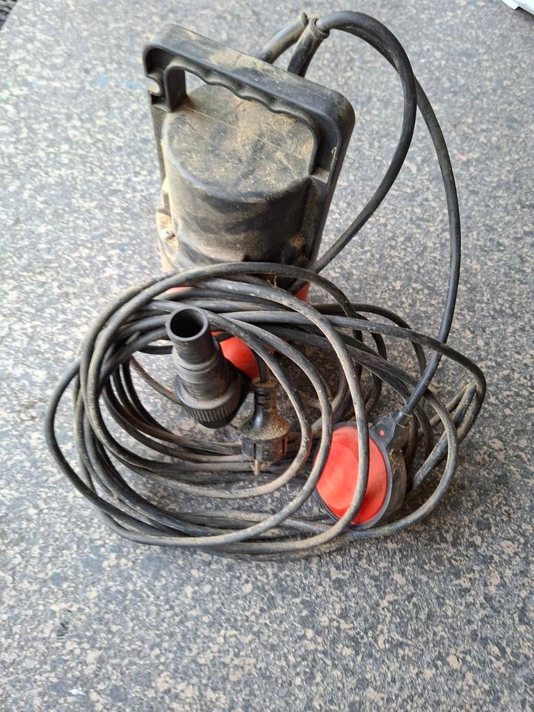 Dompel pomp is 2x gebruikt, Ophalen of Verzenden, Zo goed als nieuw, Tuinslang