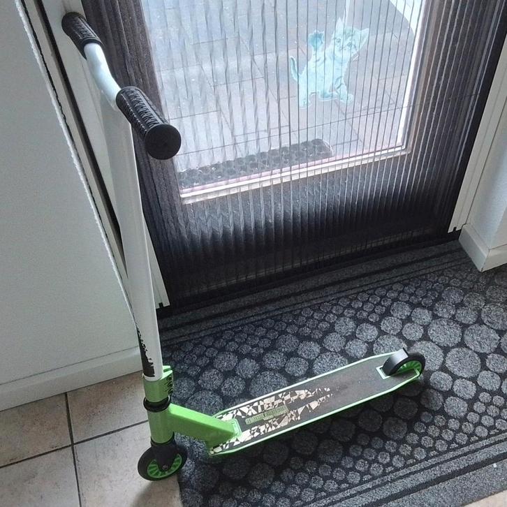 Black Dragon Stuntstep Vert Racer, Fietsen en Brommers, Steps, Zo goed als nieuw, Overige typen, Ophalen