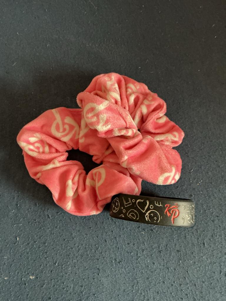 Roze haar elastieken en Knolpower armbandje, Ophalen, Gebruikt, Roze, Overige materialen