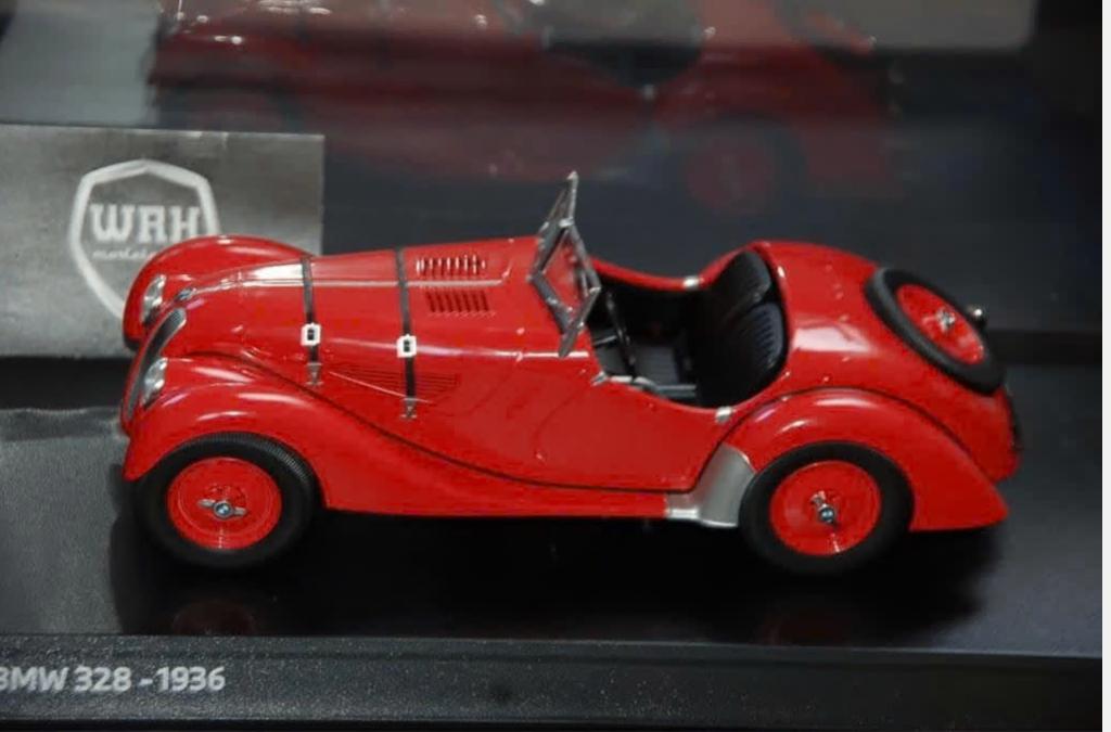 1:18 BMW 328 ROADSTER red Minichamps dealer editie WRH, Hobby en Vrije tijd, Modelauto's | 1:18, Verzenden, Zo goed als nieuw