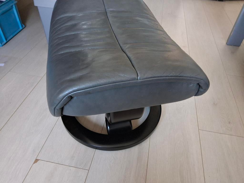 Grijze Stressless hocker, Gebruikt, 50 tot 75 cm, Leer, Ophalen of Verzenden