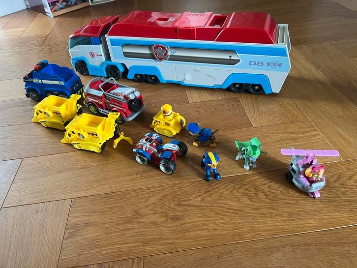 Paw Patrol Mission Vrachtwagen met veel extra voertuigen, Kinderen en Baby's, Speelgoed | Speelgoedvoertuigen, Gebruikt, Ophalen