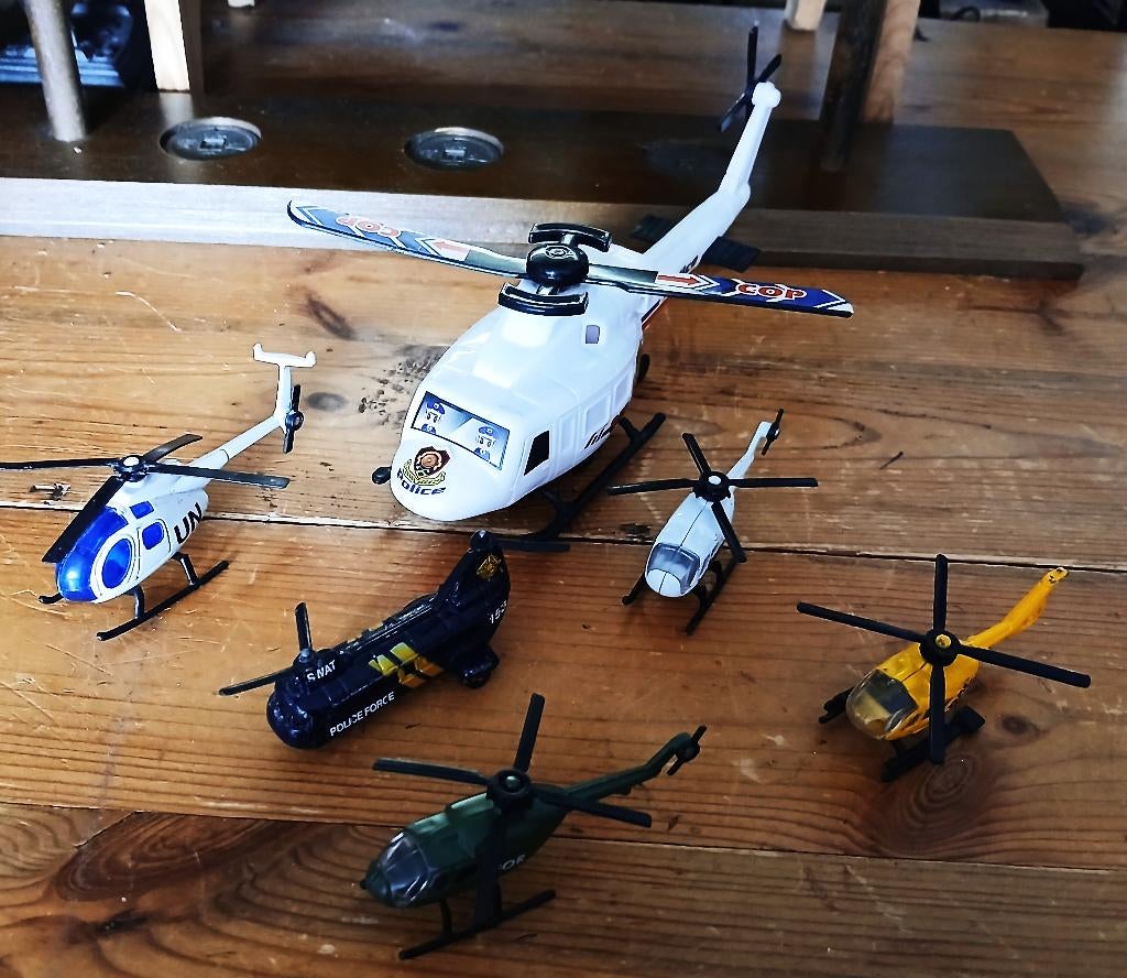 Speelgoed mini helikopters 6x o.a. Politie Adac Swat Kfor, Overige merken, 1:72 tot 1:144, Gebruikt, Helikopter
