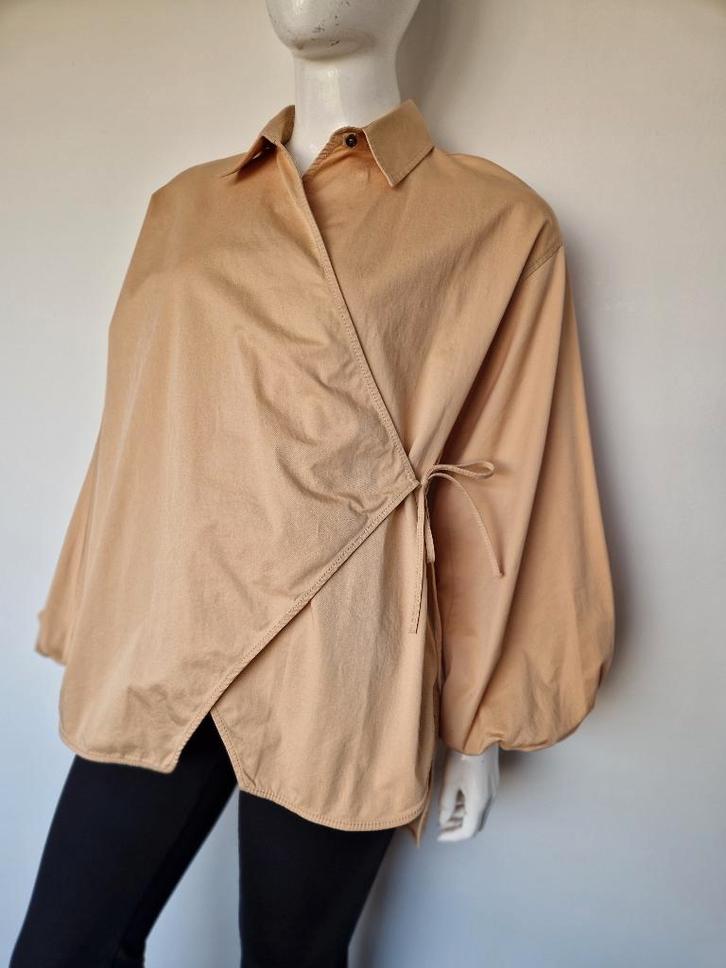 Ganni overslag blouse. Maat 44. Zand, Kleding | Dames, Blouses en Tunieken, Zo goed als nieuw, Maat 42/44 (L), Beige, Ophalen of Verzenden