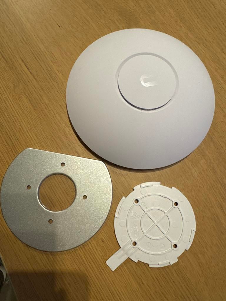 Ubiquiti UniFi UAP AC LR Access Point, Computers en Software, Accesspoints, Ophalen of Verzenden, Zo goed als nieuw