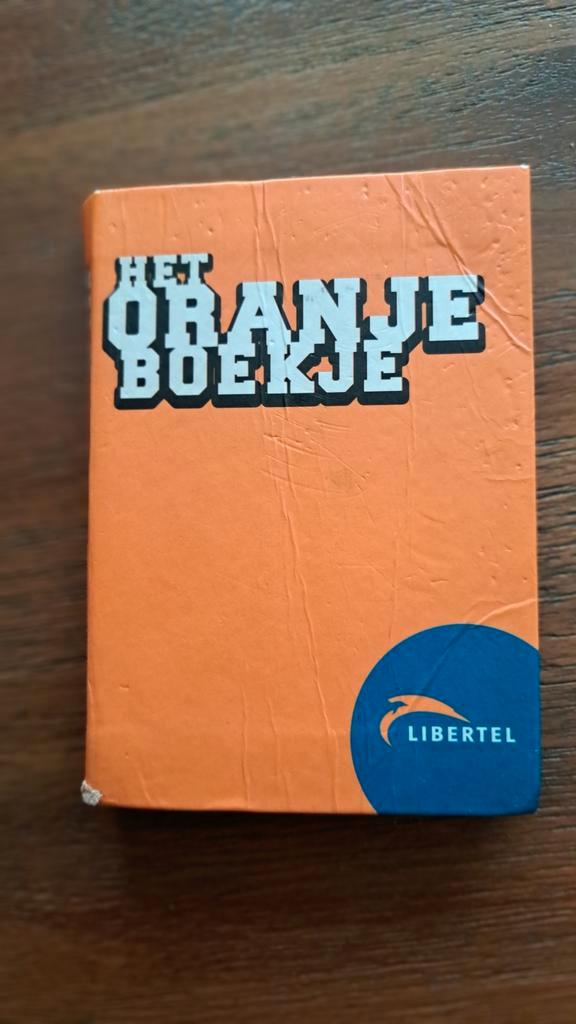 Het Oranjeboekje Voetbal 2000 - Collectorsitem EK, Boeken, Sportboeken, Gelezen, Balsport, Ophalen of Verzenden