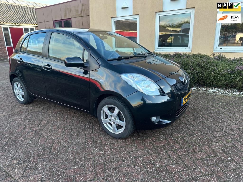 Toyota Yaris 1.3 VVTi Sol AIRCO ELEC RAM APK NAP, Voorwielaandrijving, 4 cilinders, 995 kg, Zwart