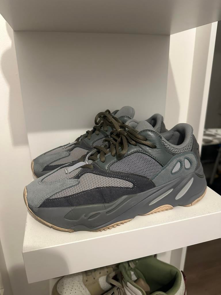Yeezy boost 700 V1 Teal Blue, Blauw, Ophalen of Verzenden, Sneakers of Gympen, Zo goed als nieuw