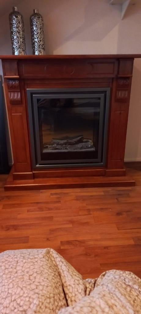 Houten schouw met elektrische openhaard (110x110x60), Ophalen, Gebruikt, Vrijstaande haard, Elektrische haard
