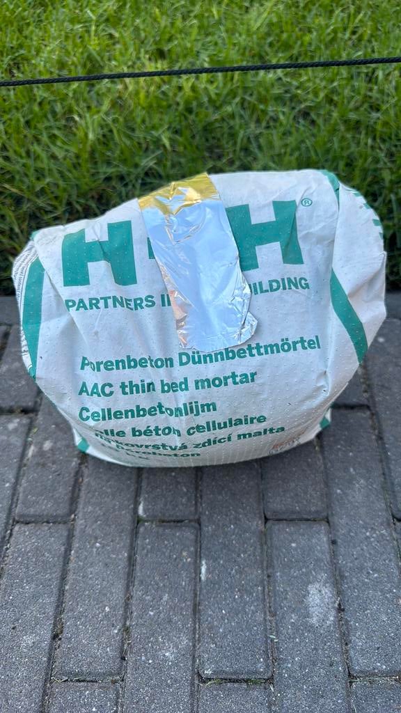 7,5 kg cellenbetonlijm, Ophalen, Zo goed als nieuw