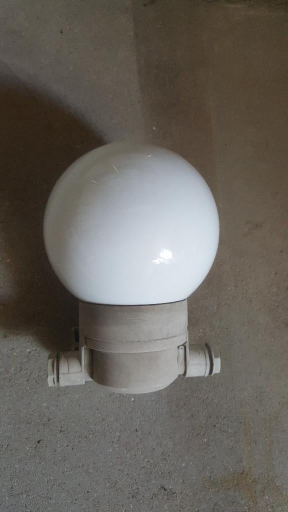 Witte buiten bol lamp, Gebruikt, Minder dan 50 watt, Wandlamp, Ophalen of Verzenden