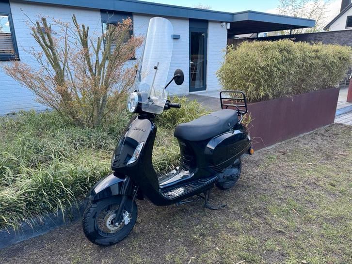 La Souris Scooter Geel Kenteken | Lage km stand, Fietsen en Brommers, Scooters | Overige merken, Maximaal 45 km/u, Benzine, Ophalen