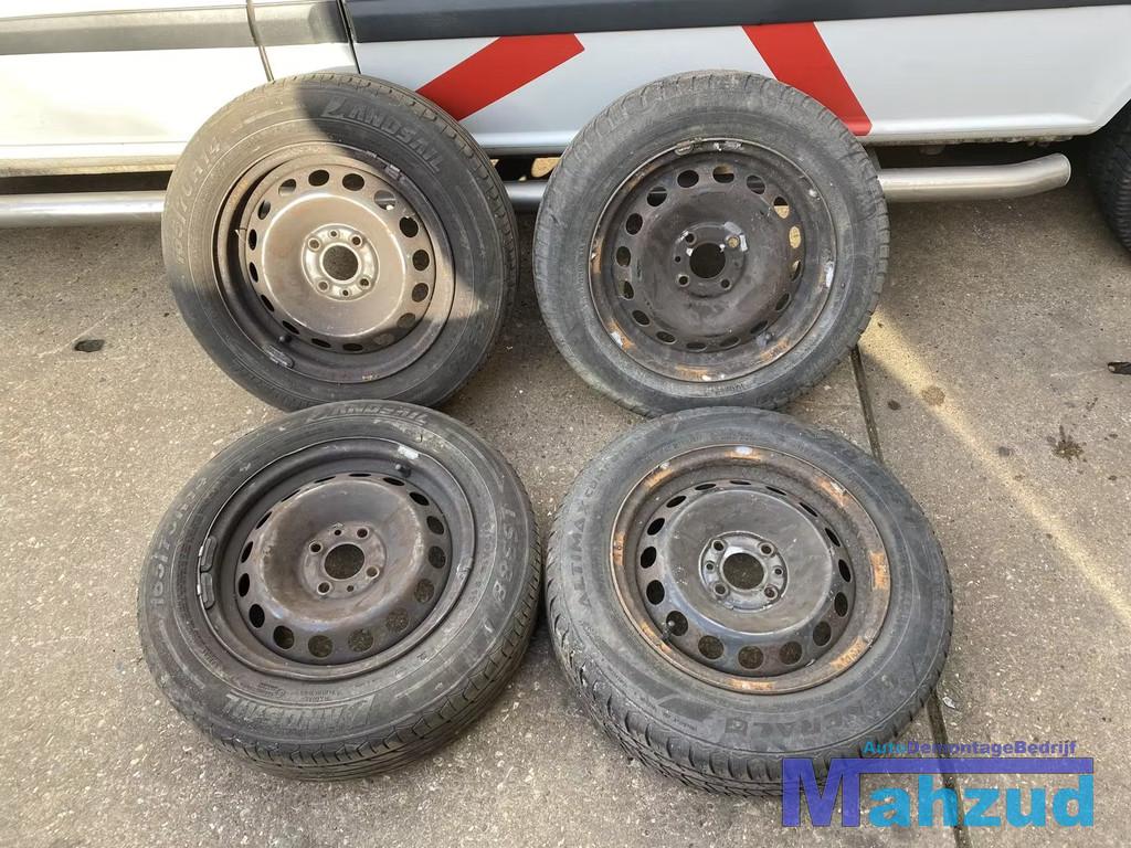 Fiat punto banden en stalen velgen set 4x98 14 inc, Gebruikt, Stellantis Europe S.p.A., Ophalen of Verzenden, Info@stellantis.com