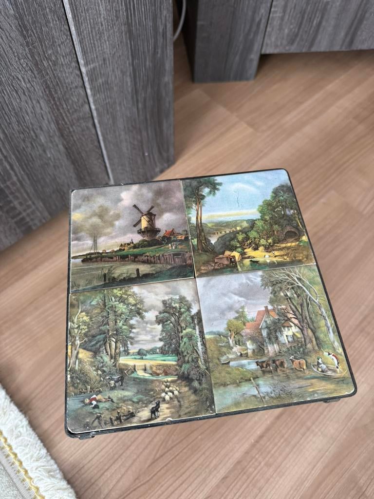 Klein tegel tafeltje, Huis en Inrichting, Minder dan 50 cm, Ophalen of Verzenden, Zo goed als nieuw, Minder dan 100 cm